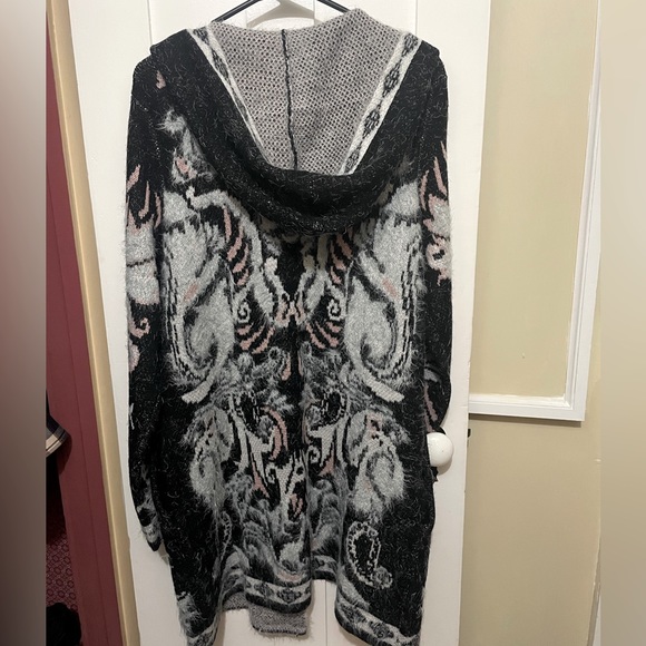 Vertigo Paris Hooded Sweater NWT - Picture 3 of 4